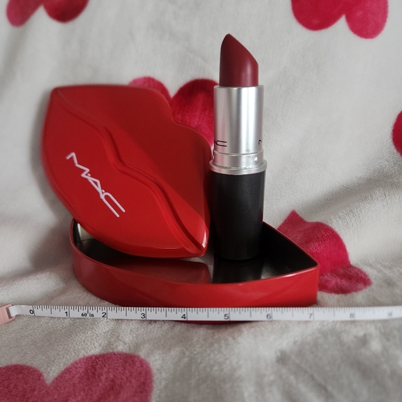 MAC COSMETICS Lipstick and Lip shaped tin set - Picture 4 of 5